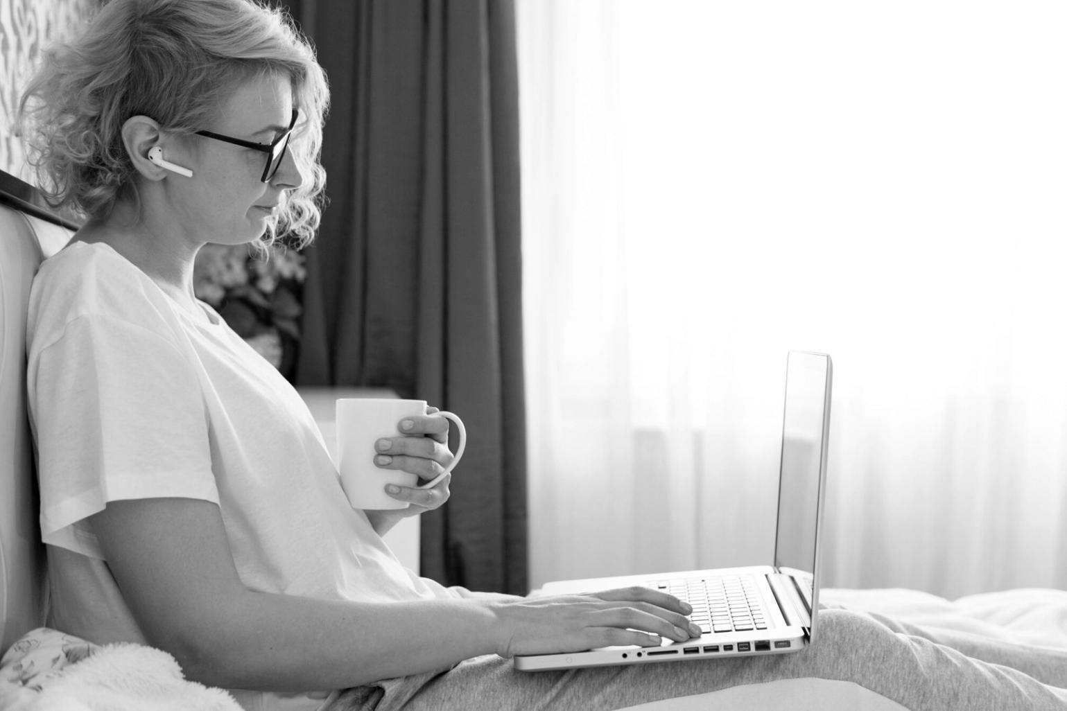 Financial education workshop with instructor explaining concepts to engaged participants